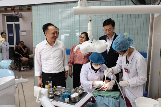 Đoàn công tác khảo sát tại khoa Răng Hàm Mặt Bệnh viện đa khoa tỉnh